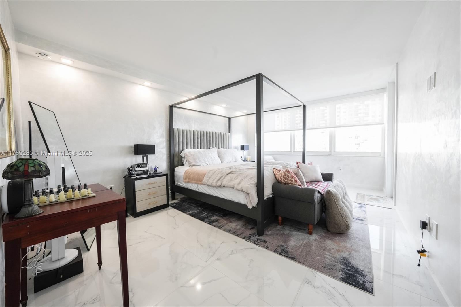 Building Photo - 18071 Biscayne Blvd