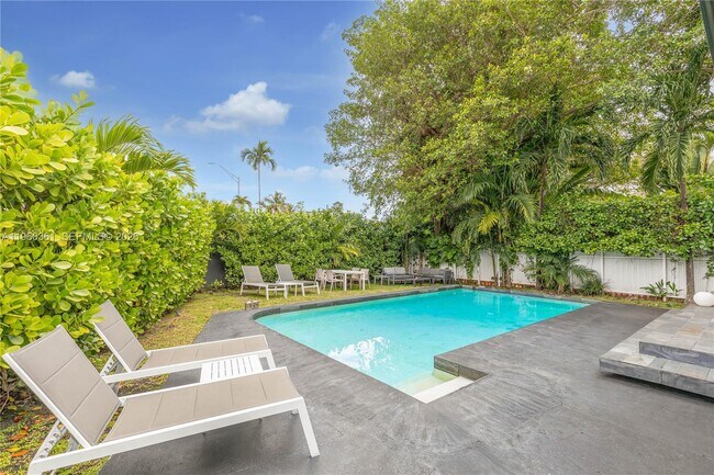 Building Photo - 63 SW 31st Rd