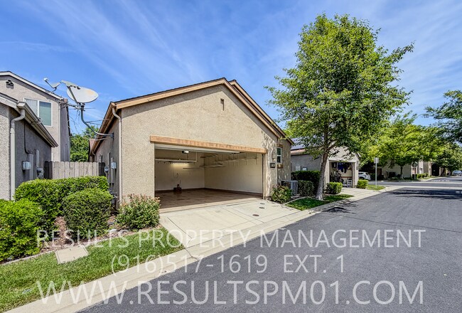 Building Photo - Adorable West Roseville 3 Bed 2 Bath