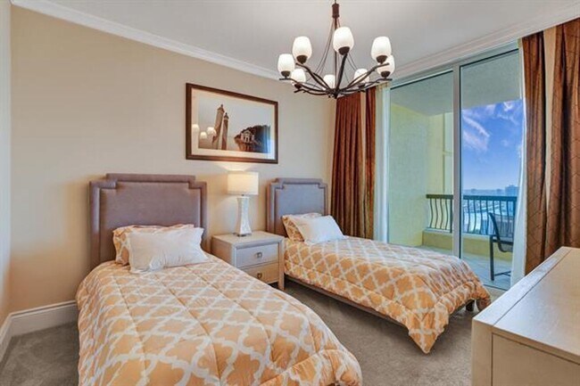 Building Photo - 17875 Collins Ave