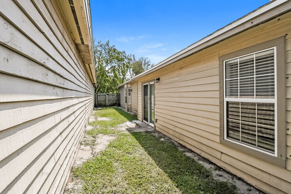 Building Photo - 8895 Chambore Dr