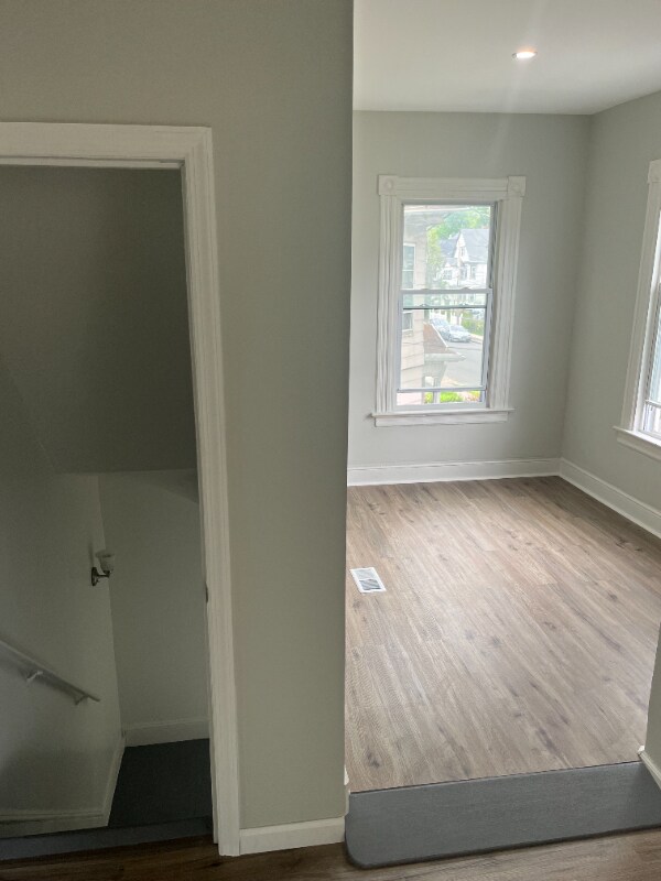 Building Photo - 9-11 Oakland Terrace