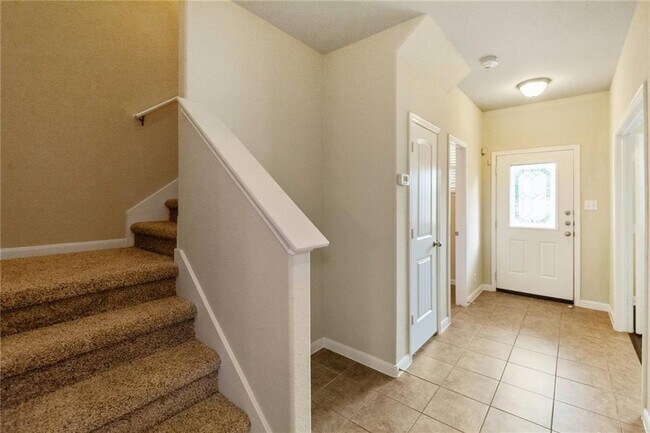 Building Photo - 929 Alamo Plaza Dr