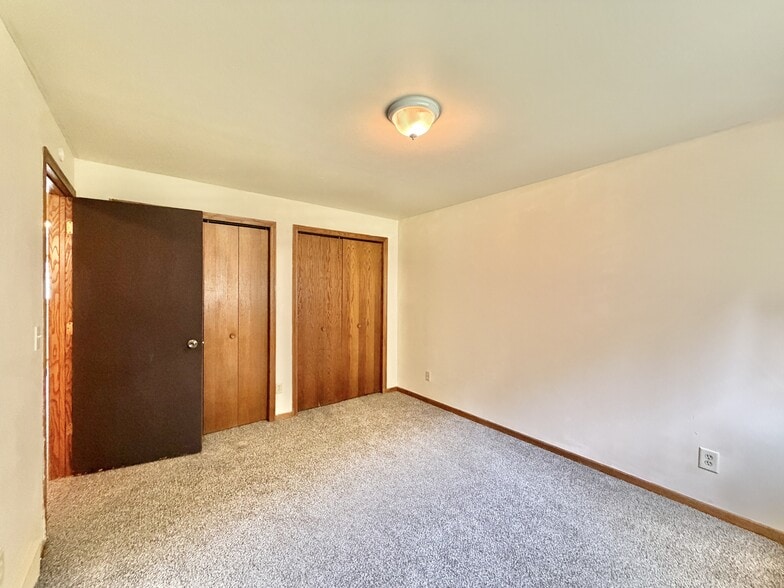 Building Photo - 2658 Chesapeake Dr