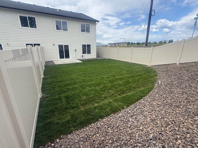 Building Photo - 609 / 611 - Duplex Lot 52