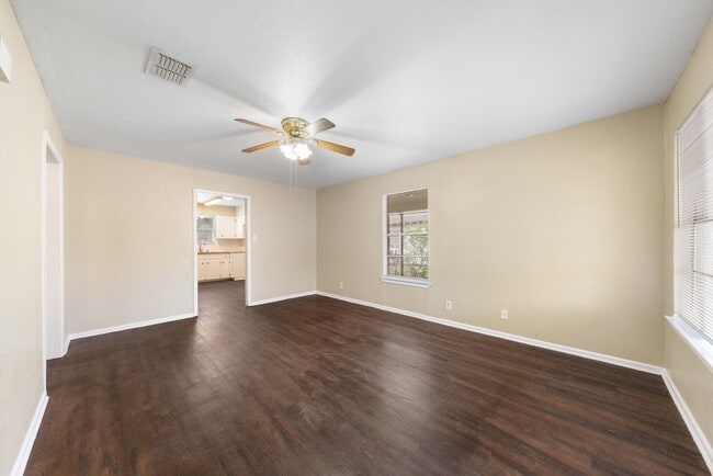 Building Photo - 138 Dora St