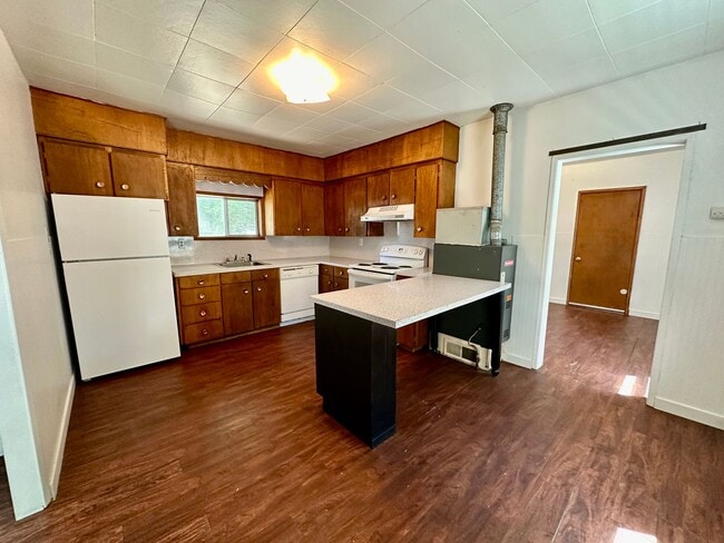 Building Photo - Cottage Style 1 Bed Home with a Large Yard...