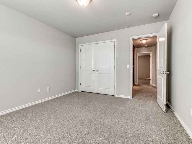 Building Photo - Updated Home + Montague Neighborhood + 3 b...