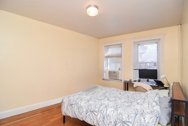 Building Photo - 96 St Paul St