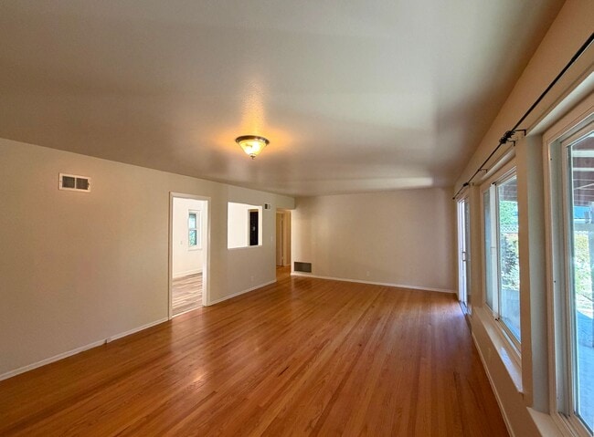 Building Photo - UPDATED LARGE 1500 sq/ft 3BR/2BA Cherry Chase Sunnyvale Home AVAILABLE NOW