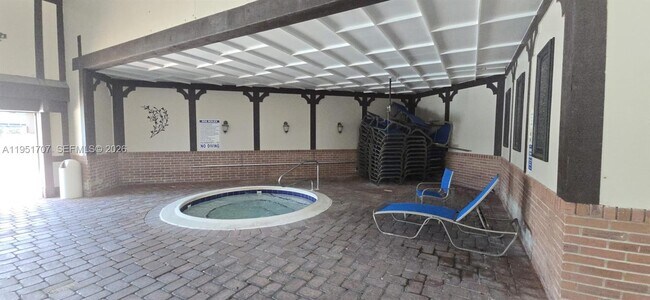 Building Photo - 3680 Inverrary Dr