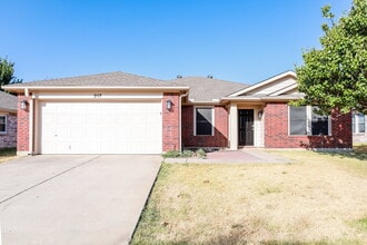 Building Photo - 217 Hilltop Dr