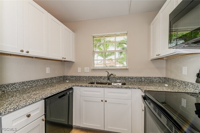 Building Photo - 818 SW 31st St