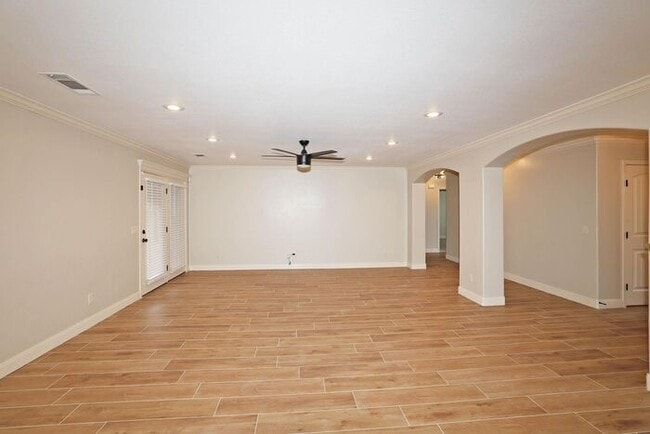 Building Photo - 8108 Knoxville Dr
