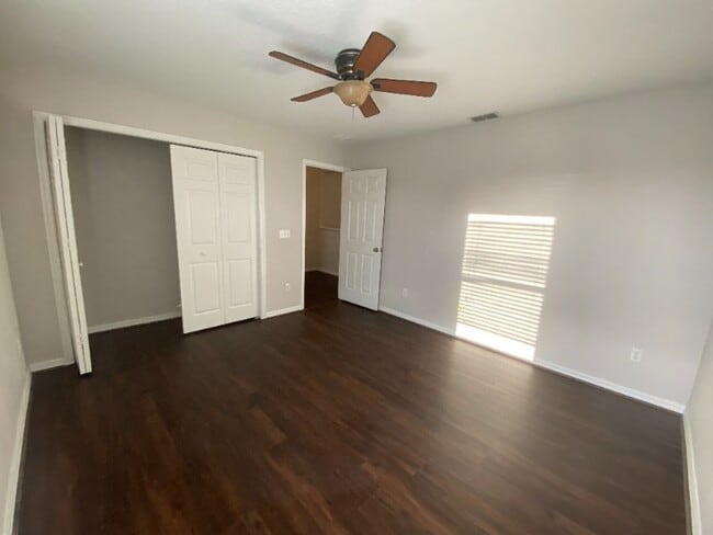 Building Photo - 1353 Karok St