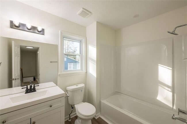 Building Photo - 5081 Hubert Dr