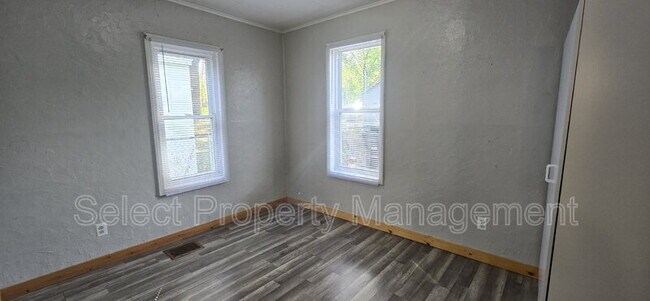 Building Photo - 2062 Pauline St