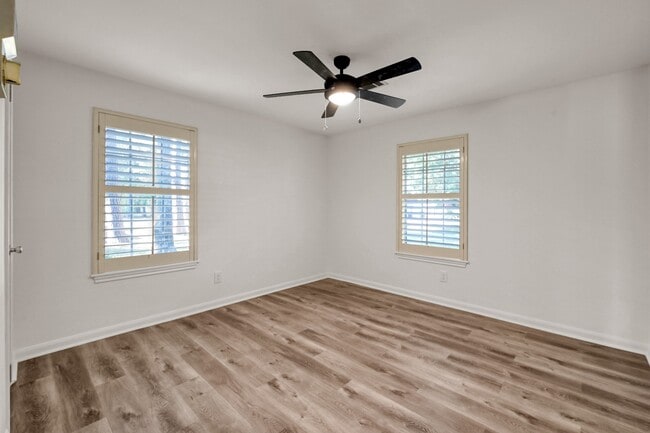 Building Photo - 26926 Maplewood Dr