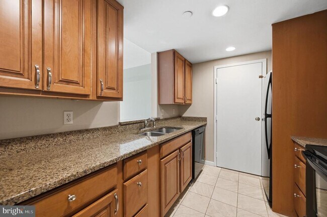 Building Photo - 1530 Key Blvd