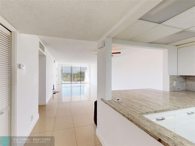 Building Photo - 3080 N Course Dr