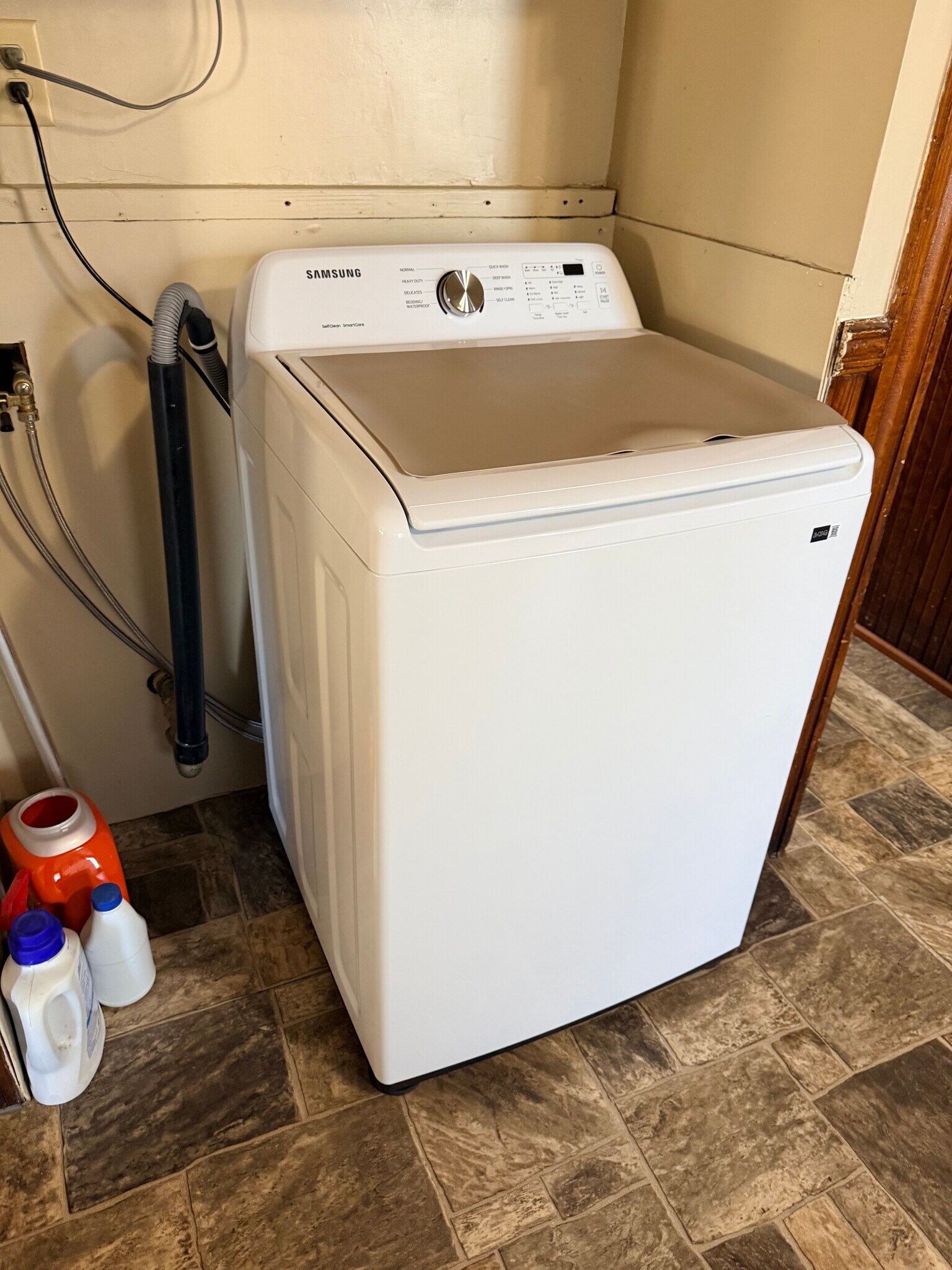 Building Photo - 46 King Philip Rd