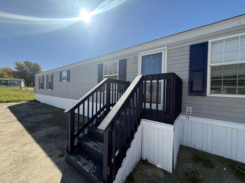 Building Photo - 1236 N Oaklane Rd