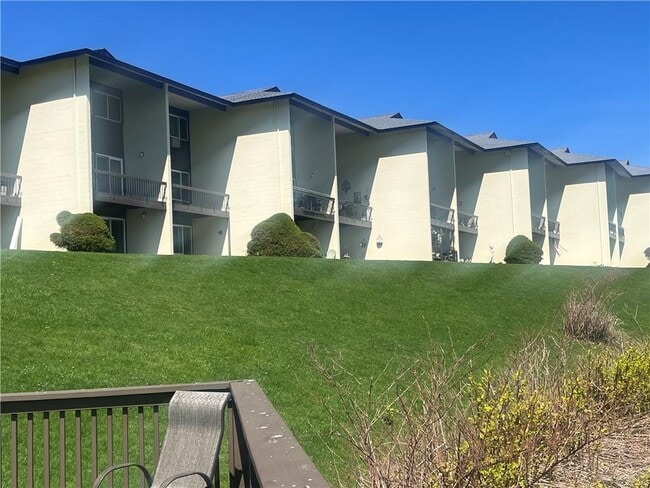 Building Photo - 400 Narragansett Pkwy