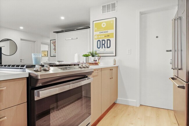 Building Photo - 3430 N Lake Shore Dr