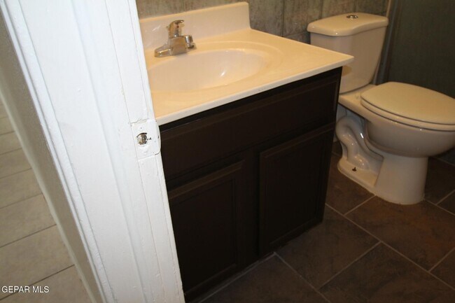 Building Photo - 906 Geronimo Dr