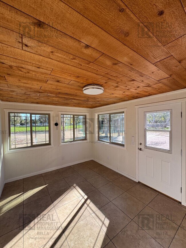 Building Photo - Spacious Single-Story 7-Bedroom Home with Open Layout & Abundant Natural Light