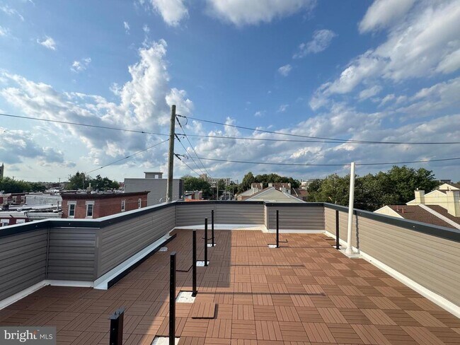 Building Photo - 646 W Huntingdon St