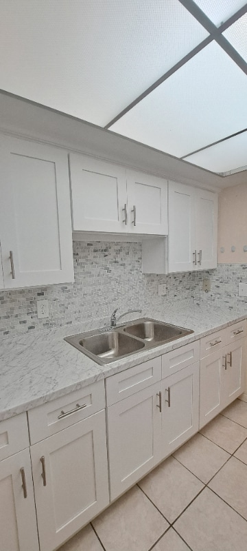 Building Photo - 1845 S Highland Ave