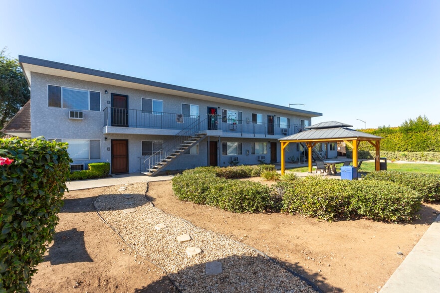 Primary Photo - Oakdale Apartments