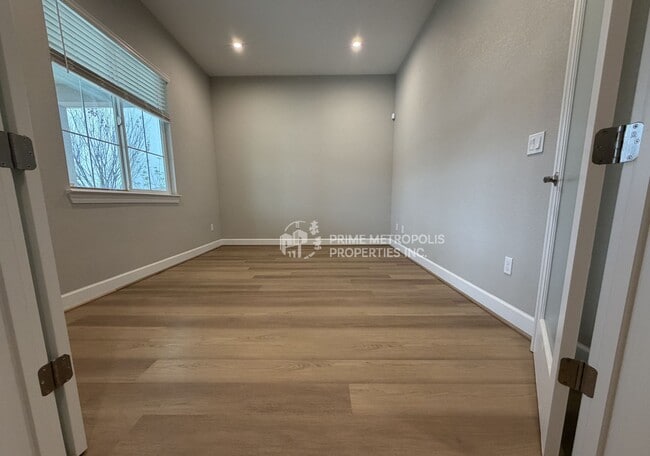 Building Photo - 681 Bacarra St