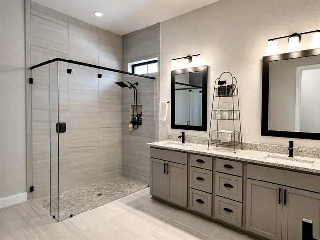 Building Photo - 365 Warbler Dr