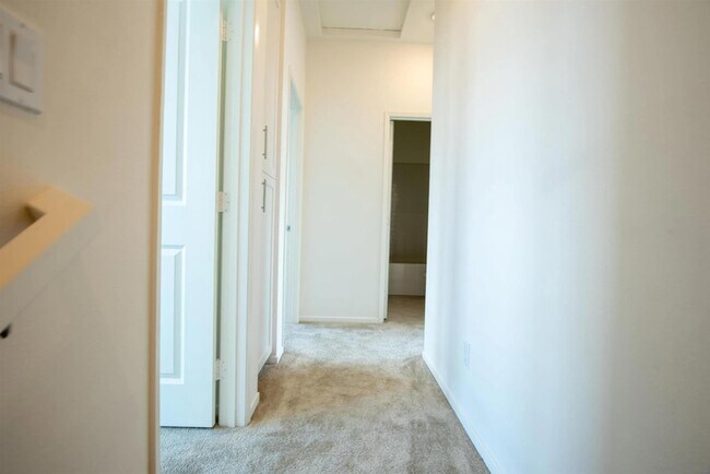 Building Photo - 516 Avenida Centro