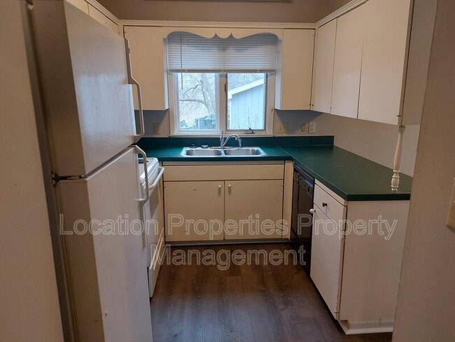 Building Photo - 3039 W 7th St