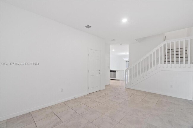 Building Photo - 177 SE 33rd Pl