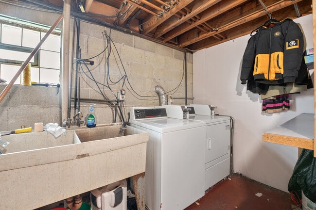 Building Photo - 524 Jeffery Ave