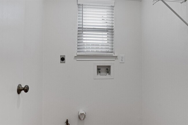 Building Photo - 1516 White Oak Loop