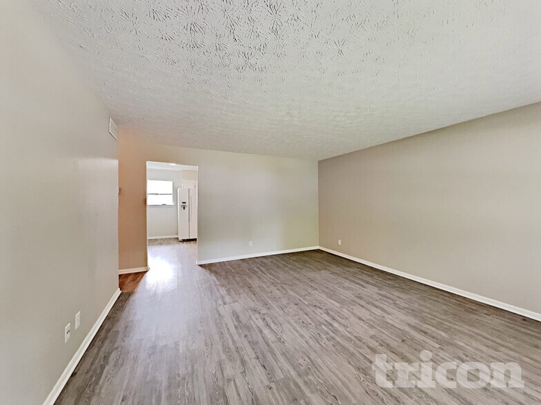 Building Photo - 8605 Lighthorse Dr