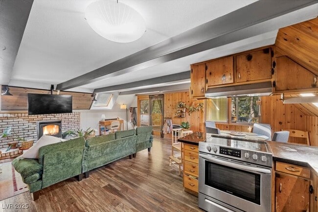 Building Photo - 223 Rainbow Canyon Blvd