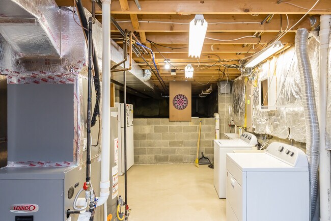 Building Photo - 5558 Parker Hill Ln