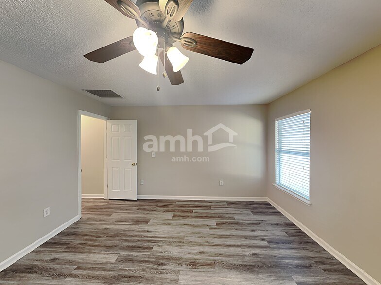 Building Photo - 76163 Long Pond Loop