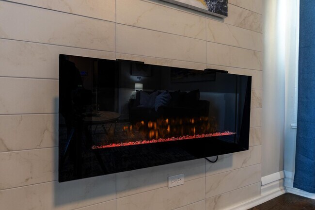 Building Photo - 5536 S King Dr