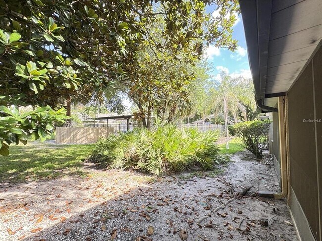 Building Photo - 497 Club Dr
