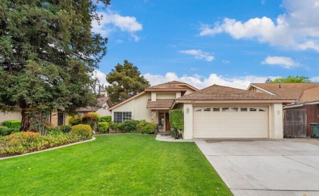 Primary Photo - Beautiful House For Rent