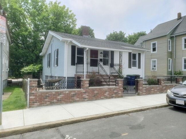 Building Photo - 556 Columbus Ave