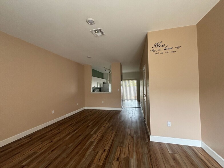 Building Photo - 3642 Pine Oak Cir