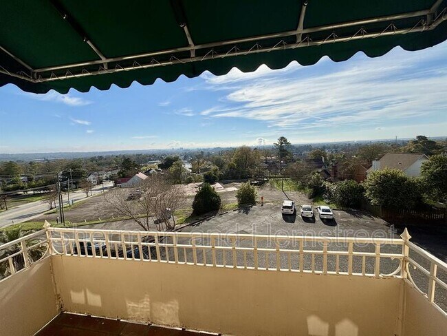 Building Photo - 2068 Walton Wy